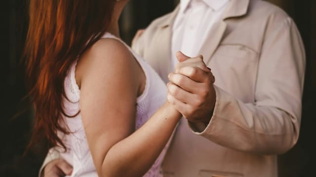 couple dancing